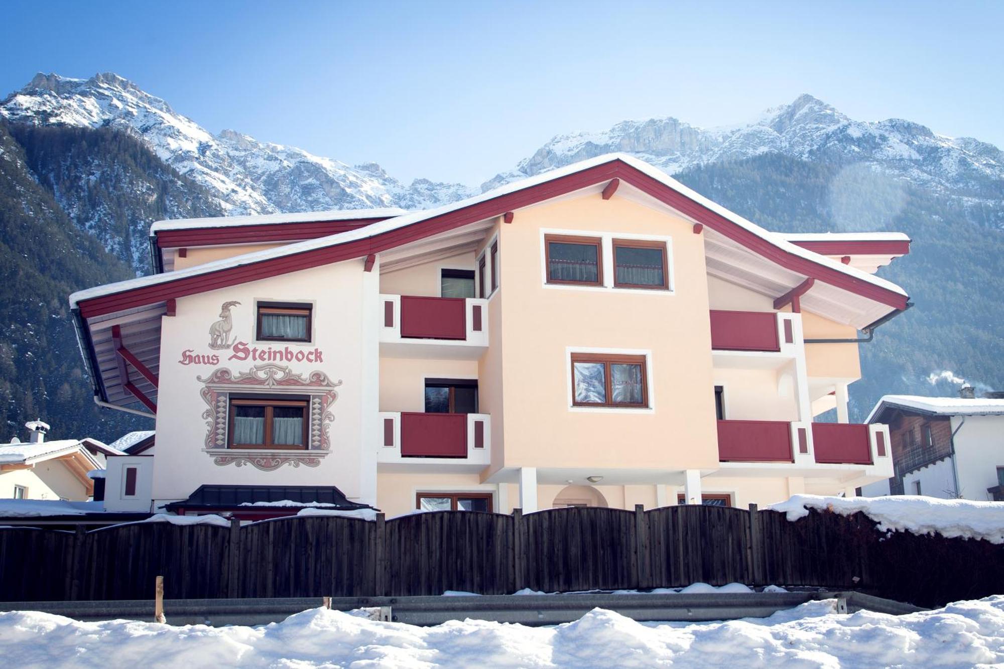 Haus Steinbock Panzió Neustift im Stubaital Kültér fotó