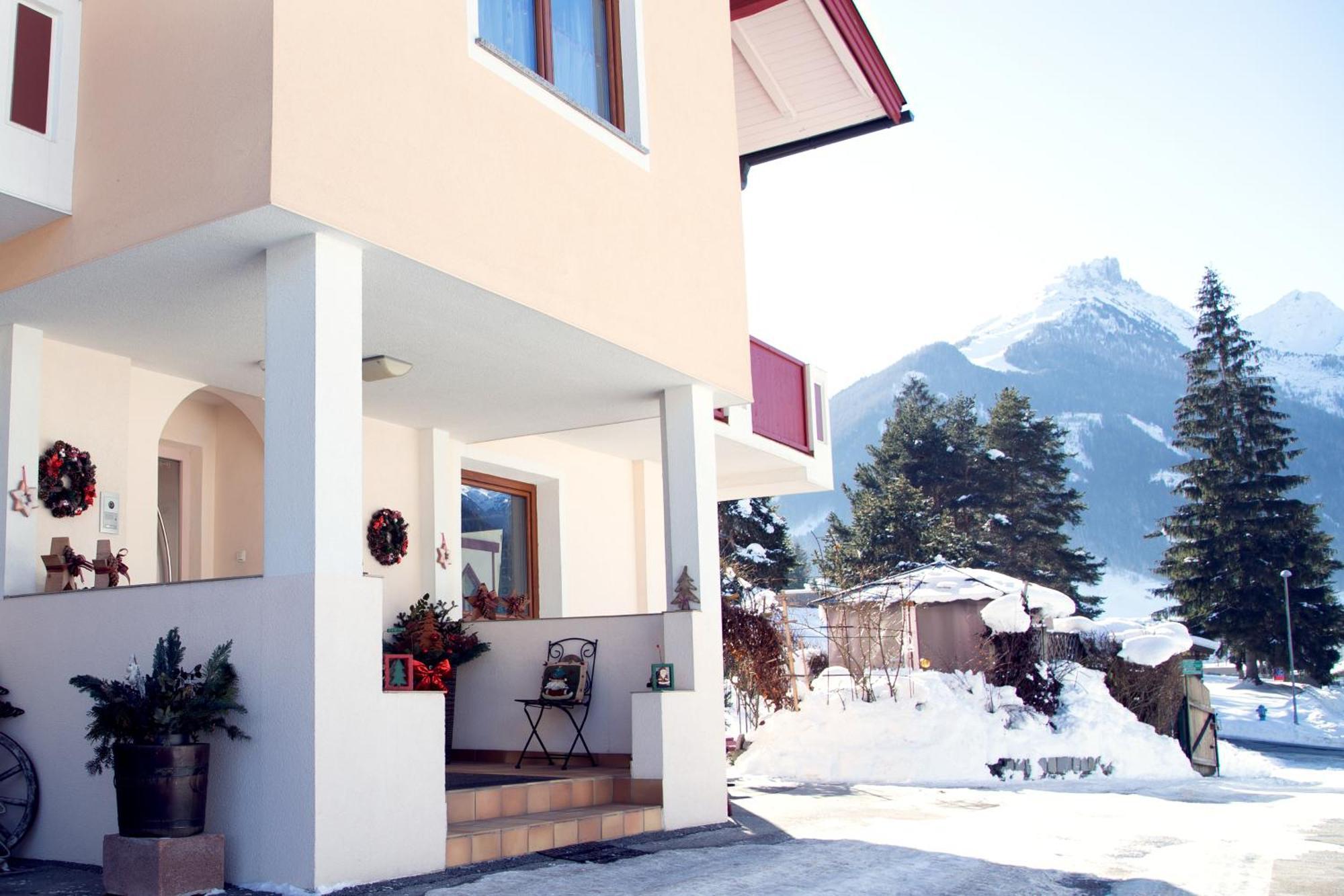 Haus Steinbock Panzió Neustift im Stubaital Kültér fotó