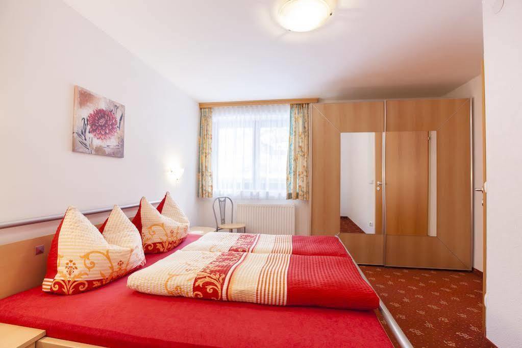 Haus Steinbock Panzió Neustift im Stubaital Kültér fotó