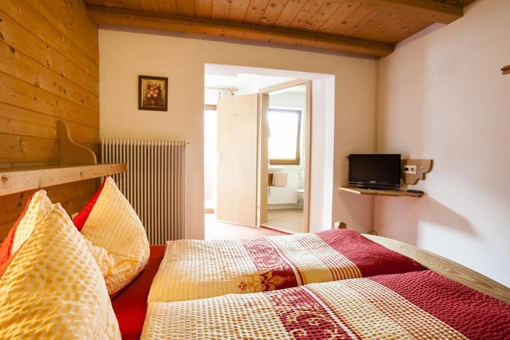 Haus Steinbock Panzió Neustift im Stubaital Kültér fotó