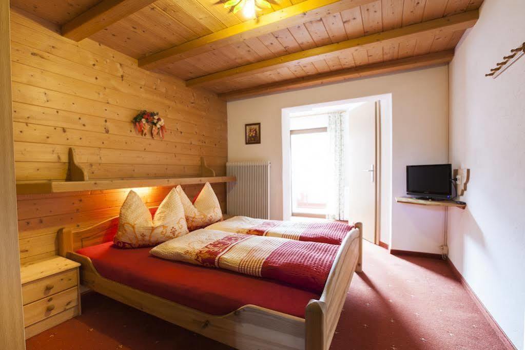 Haus Steinbock Panzió Neustift im Stubaital Kültér fotó