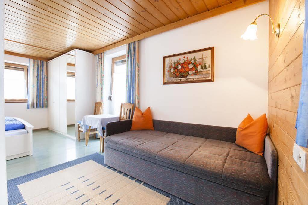 Haus Steinbock Panzió Neustift im Stubaital Kültér fotó